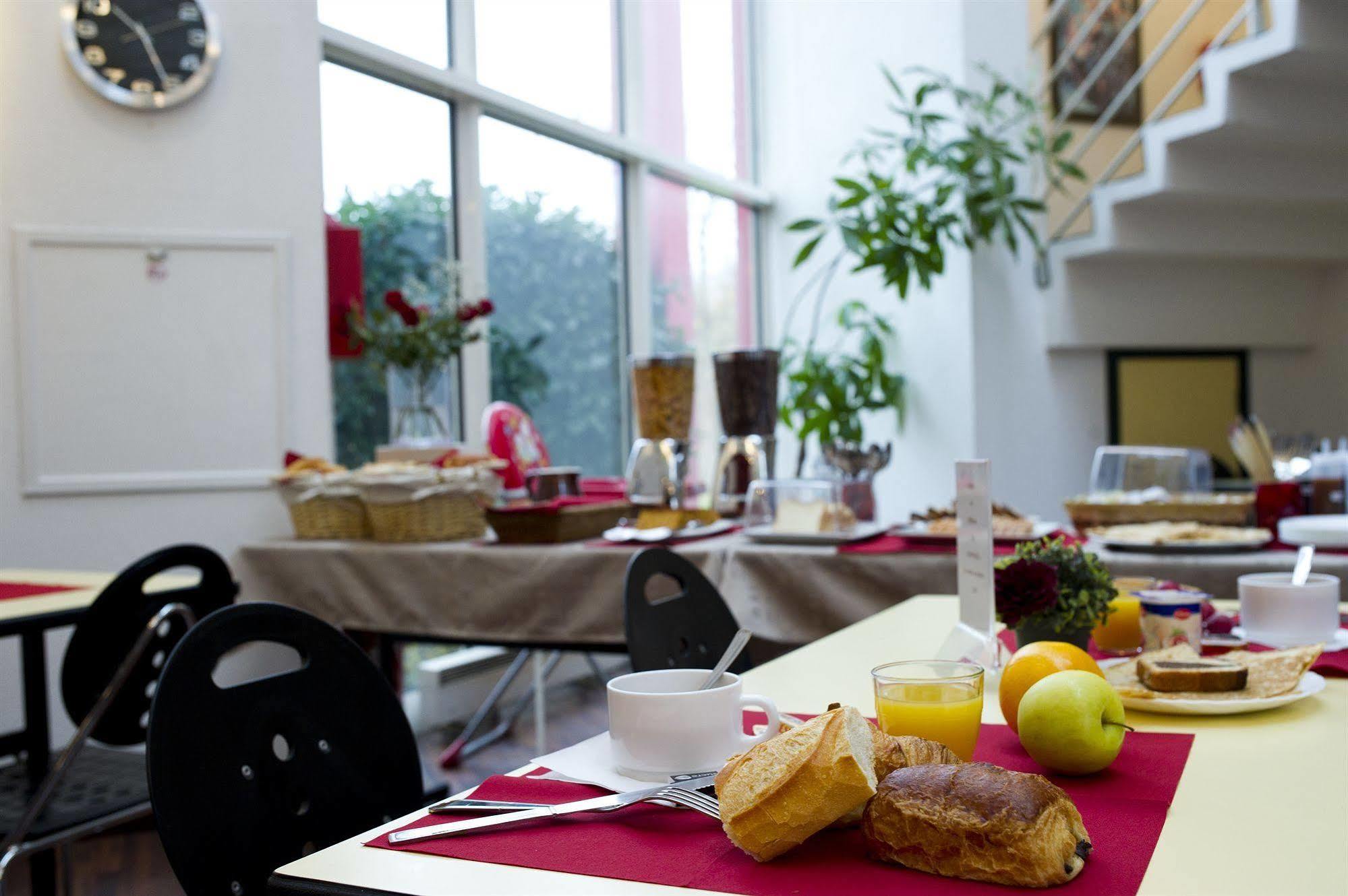 Hotel Cerise Auxerre โมเนโต ภายนอก รูปภาพ