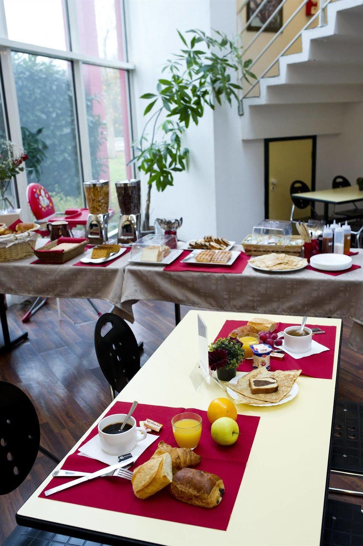 Hotel Cerise Auxerre โมเนโต ภายนอก รูปภาพ